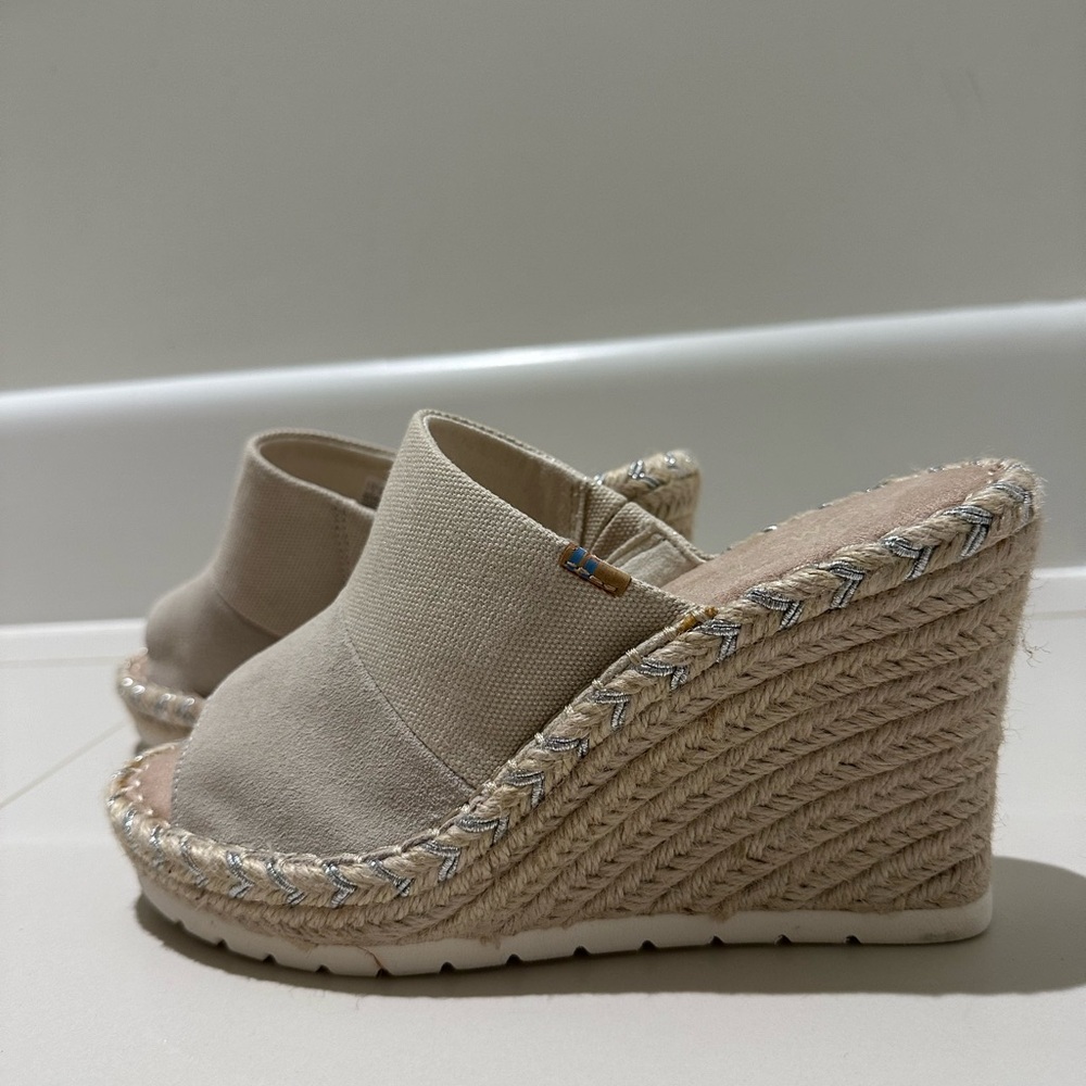 Toms Beige Wedges